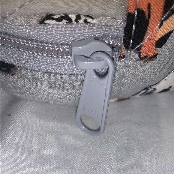 ☆ Vera Bradley Cosmetic bag New with tags - Picture 3 of 5